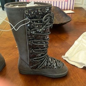 Sparkly boots with ties all the way up. Fluffy inside. Size youth 12.